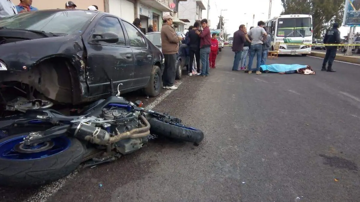 MUERE  MOTOCICLISTA..